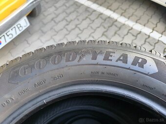 Goodyear EfficientGrip Cargo 215/65R16C 109/107T - 4