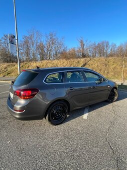 Opel Astra J 1.7 CDTi 92 kW 2011 184 500km - 4