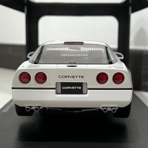 1:18 AutoArt Chevrolet Corvette 1986 - 4