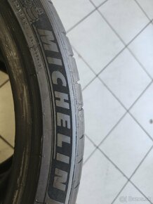 Predám 2ks 305/30 ZR19 MICHELIN - 4