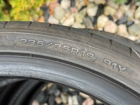 235/35 R19 - 4