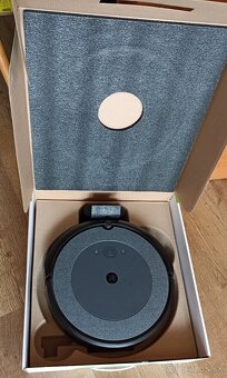 Vysávač iRobot Roomba i3 - 4