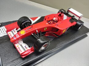 F1 FERRARI F2001 2001 KING OF RAIN SCHUMACHER HOTWHEELS 1:18 - 4