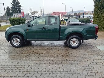 Isuzu D-max Space Cab Custom 4WD - 4