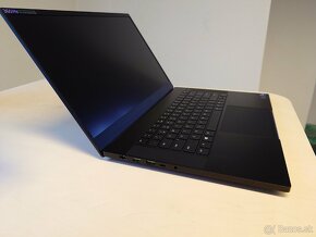 Razer Blade 15 / 11800H / RTX3070 / 64GB RAM - 4