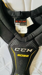 Hokejové chrániče ramien / “ vesty “ / zn. CCM, BAUER - 4