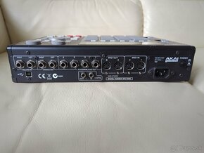 Akai MPC1000 - 4