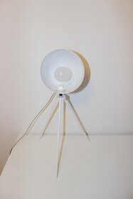 Biela stolná moderná lampa - 4