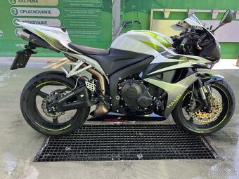 Honda CBR 600 RR 2009 - 4