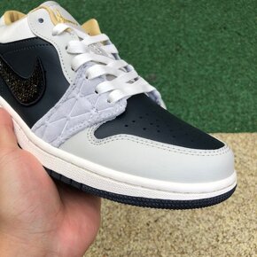 Air Jordan 1 Low Beaded Swoosh - 4