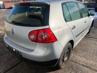 Predám náhradné diely na Volkswagen Golf 5 1,4benzin - 4