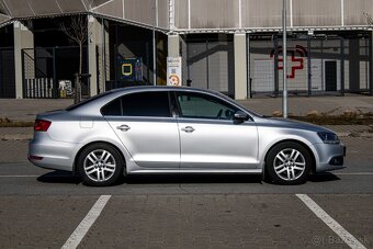 Volkswagen Jetta 2.0 TDI Highline - 4