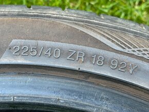 225/40 R18 - 4