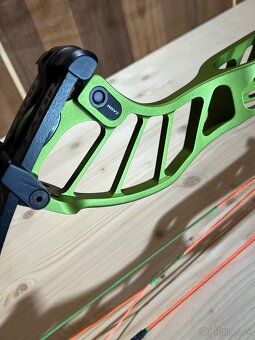 Kladkovy Luk Hoyt Invicta 2021 LH - 4