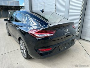 HYUNDAI I30 FASTBACK - PREDAJ AJ NA SPLÁTKY - 4