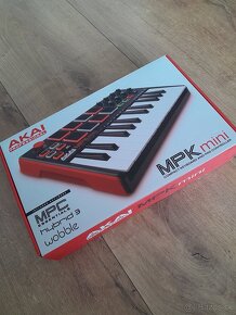 AKAI MPKmini - 4