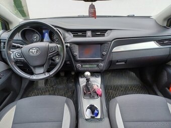 Toyota Avensis Combi 2.0 D-4D 105 kW - 4