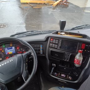 Tahač Iveco Stralis 560 6x4 retarder rv:2016 Euro 6 335tkm - 4