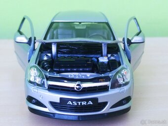 Predám tento nový  Kovový model Opel Astra GTC 2005 v mierke - 4