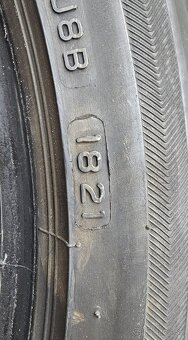 235/40 r19 - 4