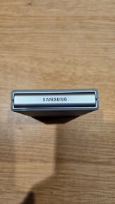 Samsung Galaxy Z Flip6 silver 12gb/256 - 4