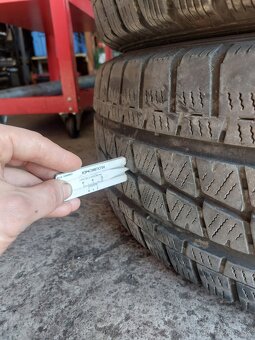 Predám celoročné Falken Euroall Season 235/65R16C - 4