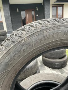 Predam Zimne 225/60 R17 pneumatiky - 4