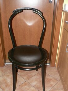 čierne stoličky thonet - 4