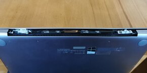 Predám Asus UX 310UA 4GB i3 - funkčný - zlomené pánty - 4