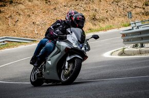 Honda vfr 800 - 4