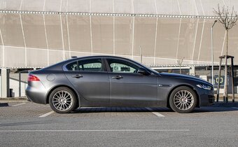 Jaguar XE 2.0 I4D Prestige AT - 4