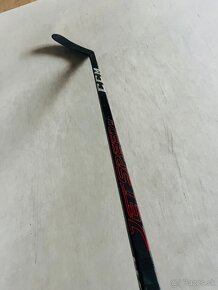 Predám hokejku CCM Jetspeed FT3 PRO nová ‼️ - 4