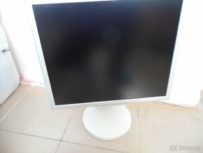 NEC 19" lcd a Samsung 20"lcd - 4