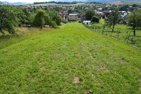 Slnečný pozemok na výstavbu rodinného domu v Rosine - 1465m2 - 4