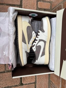 Air Jordan 1 Low x Travis Scott Reverse Mocha - 4