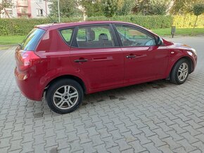 Predám KIA ceed 1,4 77 kW r.v.2009 - 4