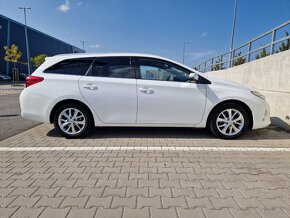 Toyota Auris Touring Sports 1.6 M/T - 4