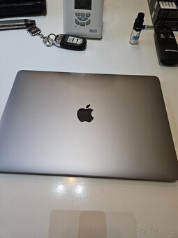 Macbook Air 13" M1 SK Vesmírne sivý 2022 - 4