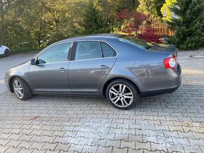 Volkskwagen jetta 2.0 TDI Comfortline - 4