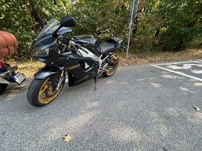 Yamaha r1 - 4