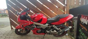 Honda VTR 1000 Firestorm - 4