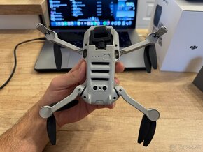 Dron DJI Mini 2 Fly More Combo - 4