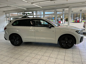 VW Touareg R line, Black paket,PANO,Vzduch,nové DPH - 4