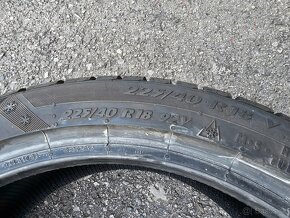 225/40 R18 - 4