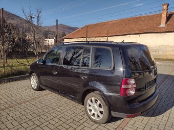 VW TOURAN 1.9 TDI NAJ.192000 KM ROK VÝROBY 2009 - 4