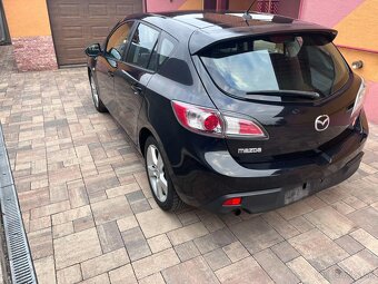 Predám Mazda 3---1.6i-benzin--77Kw-105Ps-org.-157200km - 4