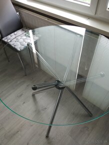 Jedálenský okrúhly stôl - 4