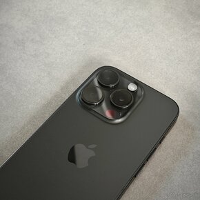 Nový iPhone 15 Pro Black Titanium - 4