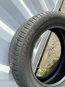 Predám letné gumy Pirelli Scorpion 235/55 R18 - 4