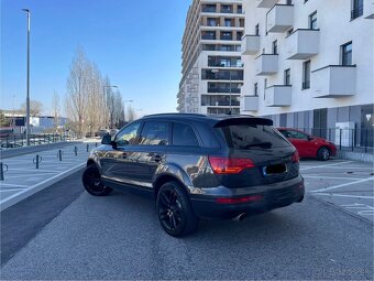 AUDI Q7 4.2FSI 7miest - 4